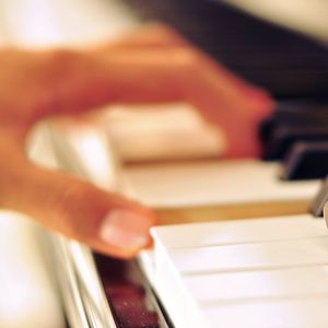 老女人毛茸茸自擦阴户
